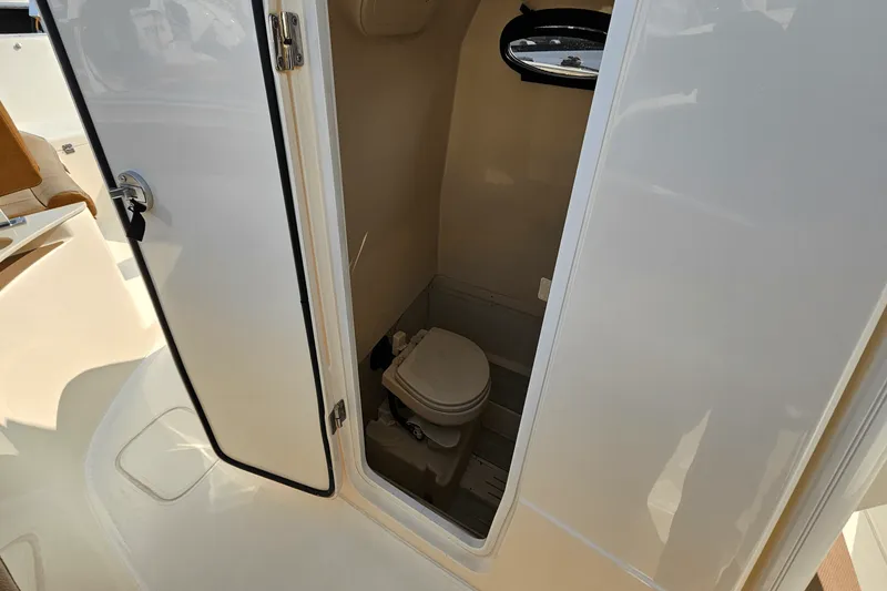 Slide: The Image of Scout 255 LXF 2020 - 34