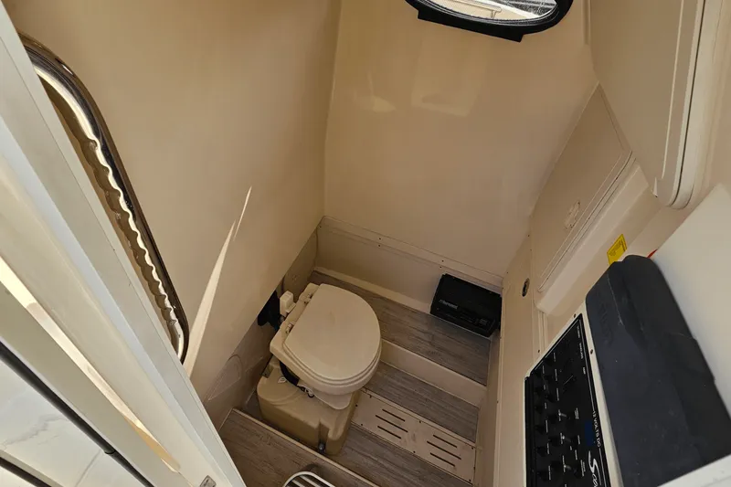 Slide: The Image of Scout 255 LXF 2020 - 35