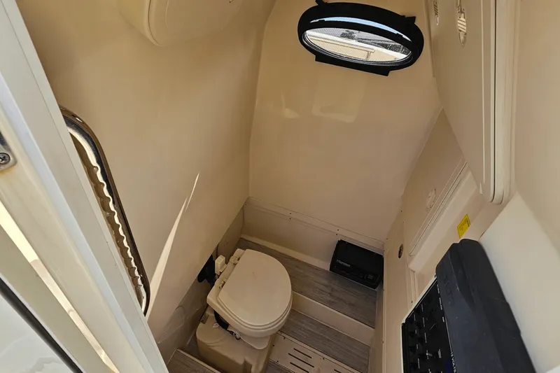 Slide: The Image of Scout 255 LXF 2020 - 36