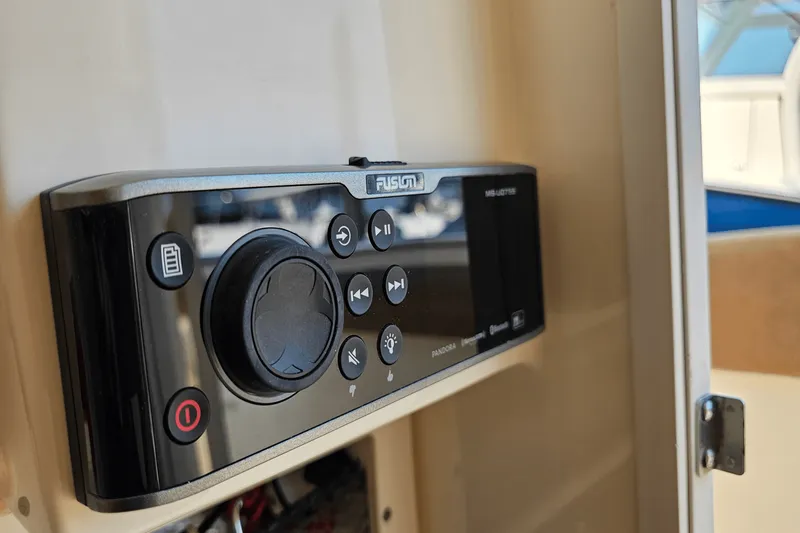 Slide: The Image of Scout 255 LXF 2020 - 38