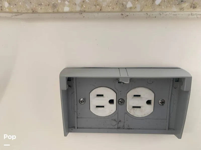 Slide: The Image of Outlet In Head - 9617981