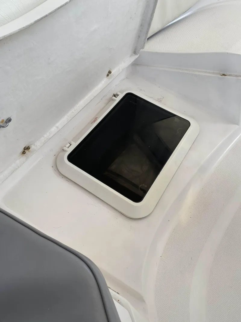 Slide: The Image of Hunter 320 2001 - 73