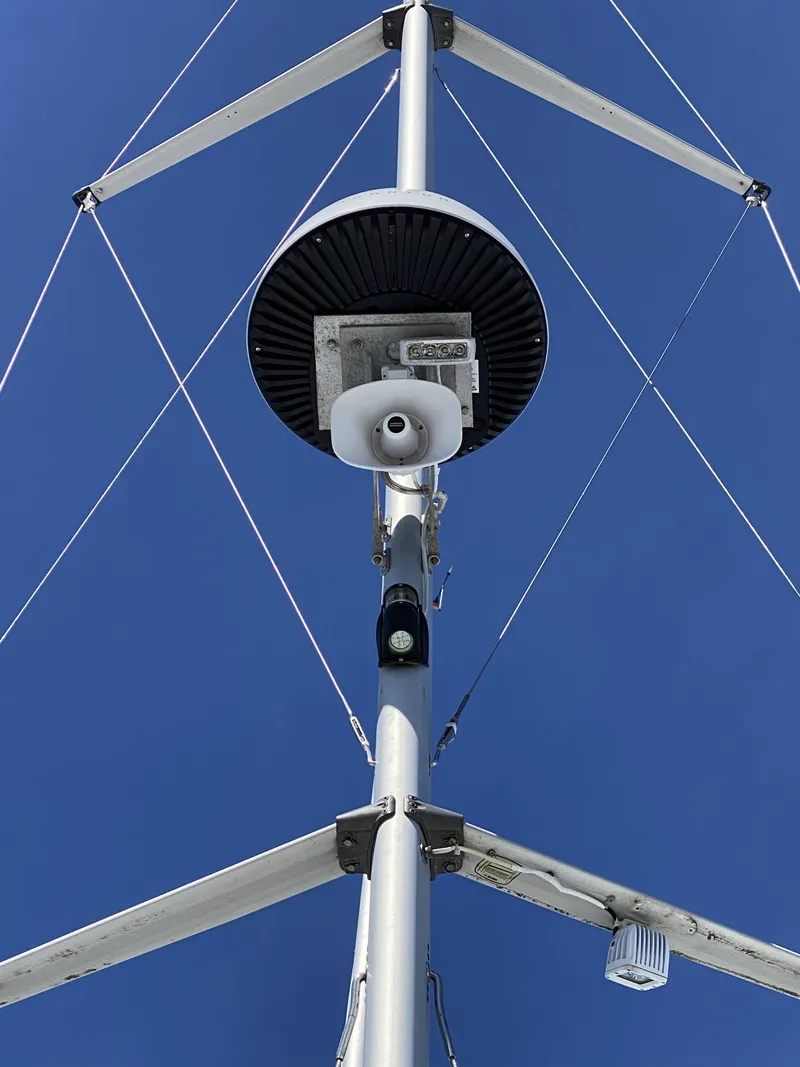 Slide: The Image of Hunter 320 2001 - 64