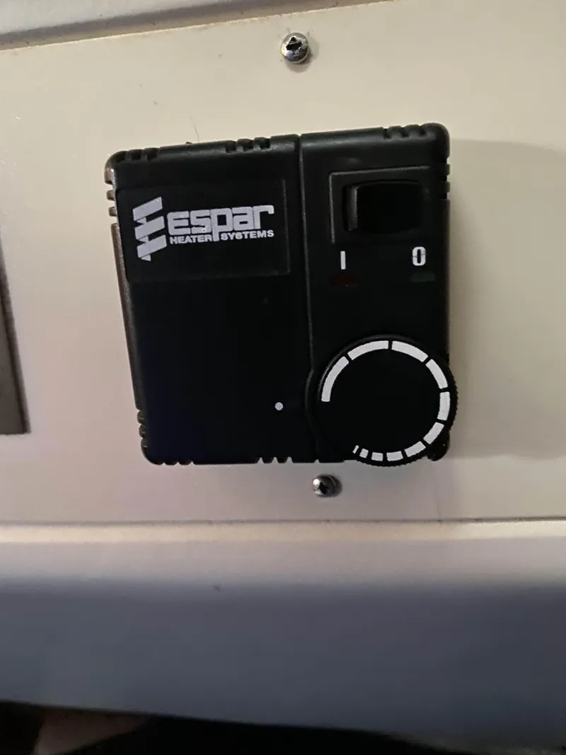 Slide: The Image of Hunter 320 2001 - 35