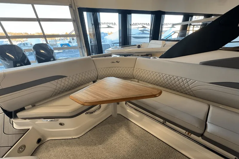 Slide: The Image of Sea Ray SLX 280 2025 - 10