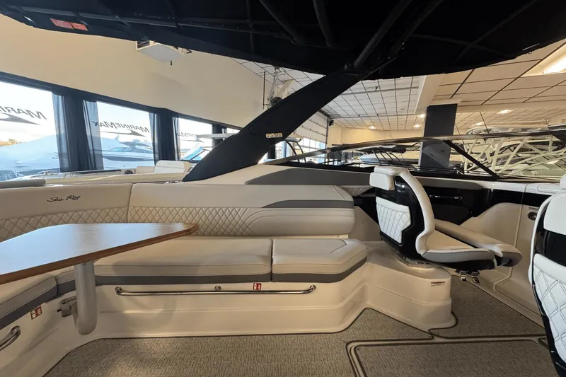 Slide: The Image of Sea Ray SLX 280 2025 - 15