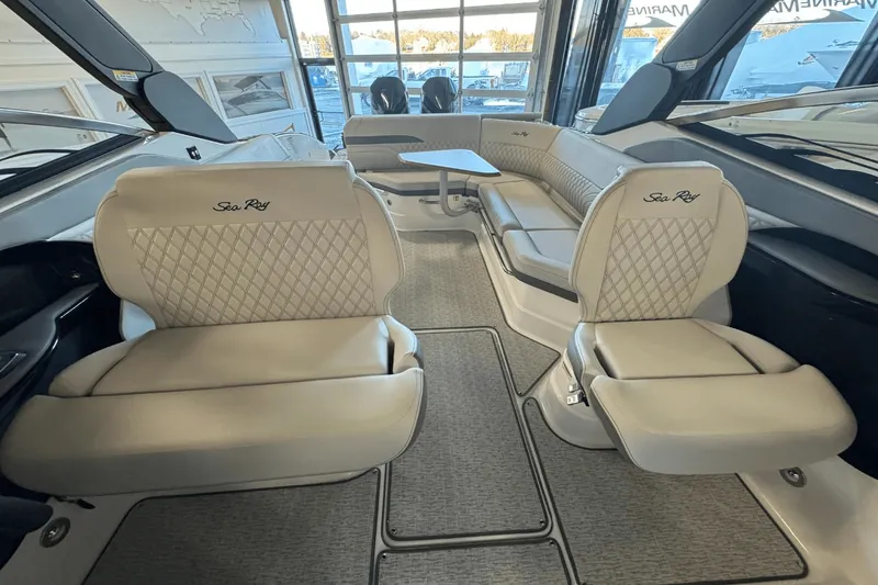 Slide: The Image of Sea Ray SLX 280 2025 - 20