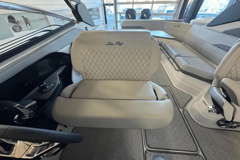 Slide: The Image of Sea Ray SLX 280 2025 - 25