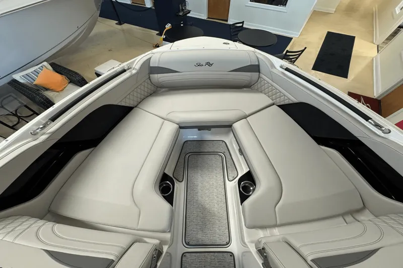 Slide: The Image of Sea Ray SLX 280 2025 - 28