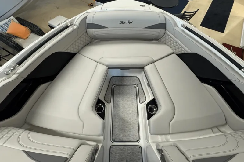 Slide: The Image of Sea Ray SLX 280 2025 - 29