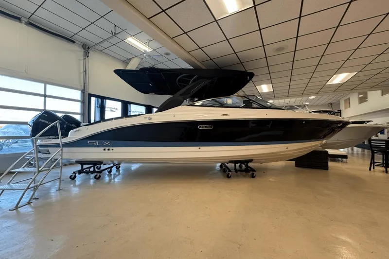Slide: The Image of Sea Ray SLX 280 2025 - 3
