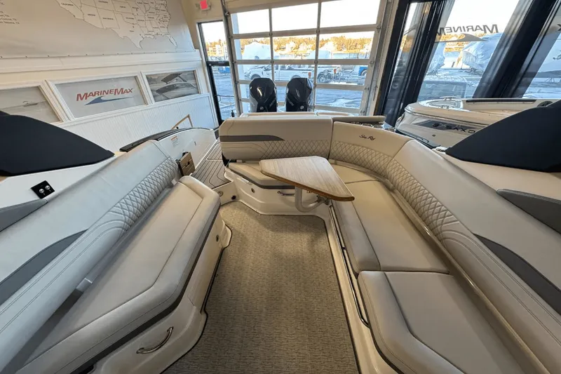 Slide: The Image of Sea Ray SLX 280 2025 - 9