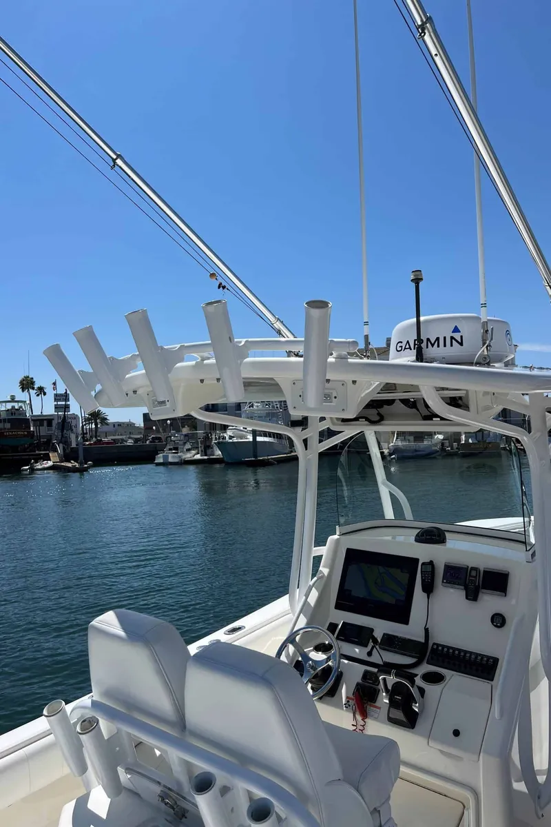 Slide: The Image of Regulator Marine 28 Forward Seating 2011 - 5