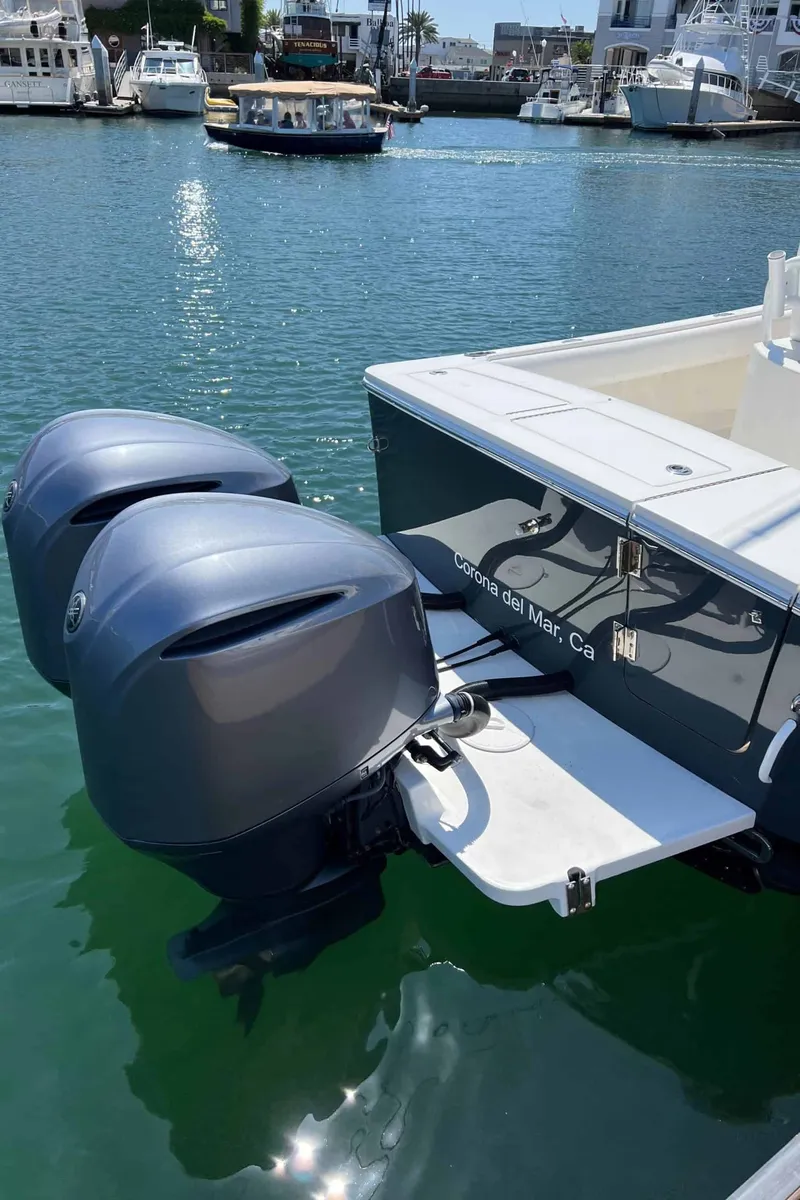 Slide: The Image of Regulator Marine 28 Forward Seating 2011 - 3