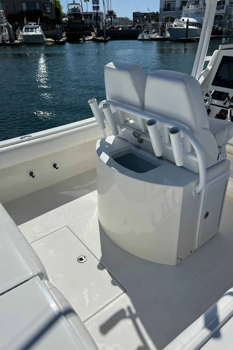 Slide: The Image of Regulator Marine 28 Forward Seating 2011 - 7