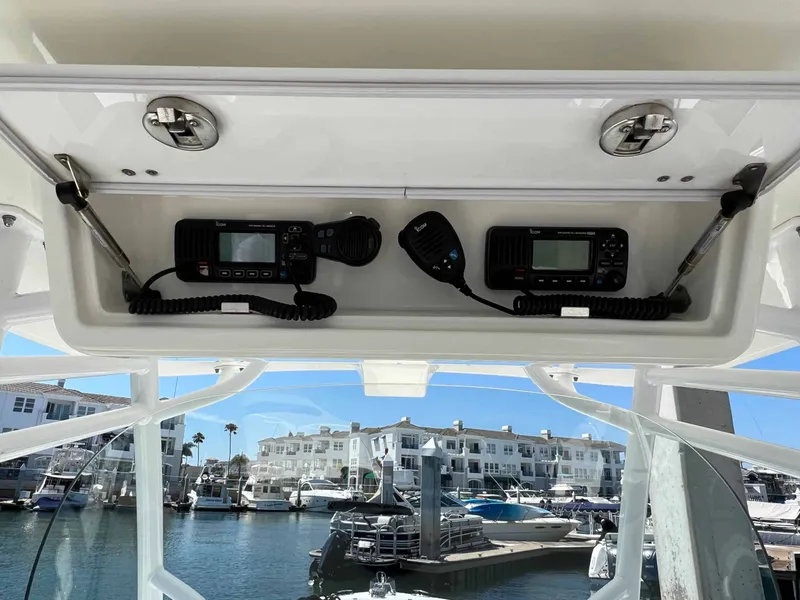 Slide: The Image of Regulator Marine 28 Forward Seating 2011 - 6
