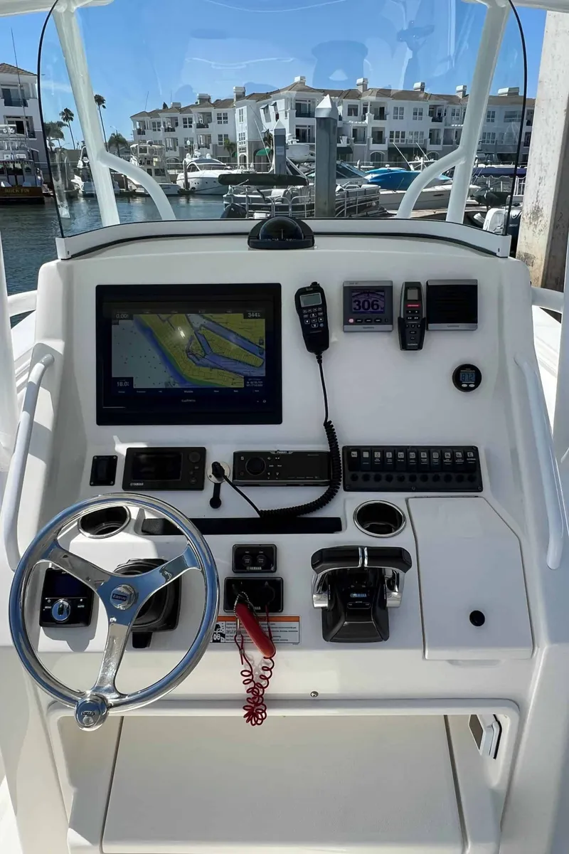 Slide: The Image of Regulator Marine 28 Forward Seating 2011 - 4