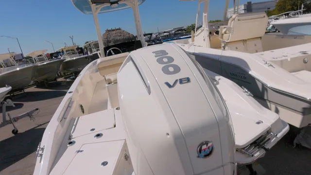 Slide: The Image of Boston Whaler 250 Dauntless 2026 - 8