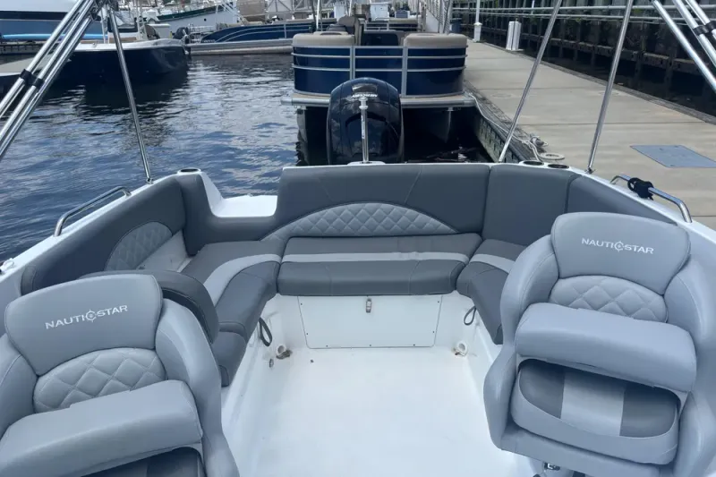 Slide: The Image of NauticStar 223 DC 2025 - 7