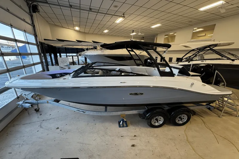 Slide: The Image of Sea Ray SPX 230 Outboard 2025 - 1