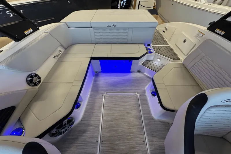 Slide: The Image of Sea Ray SPX 230 Outboard 2025 - 12