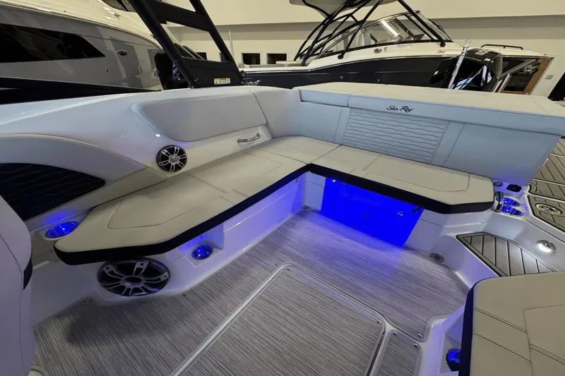 Slide: The Image of Sea Ray SPX 230 Outboard 2025 - 14