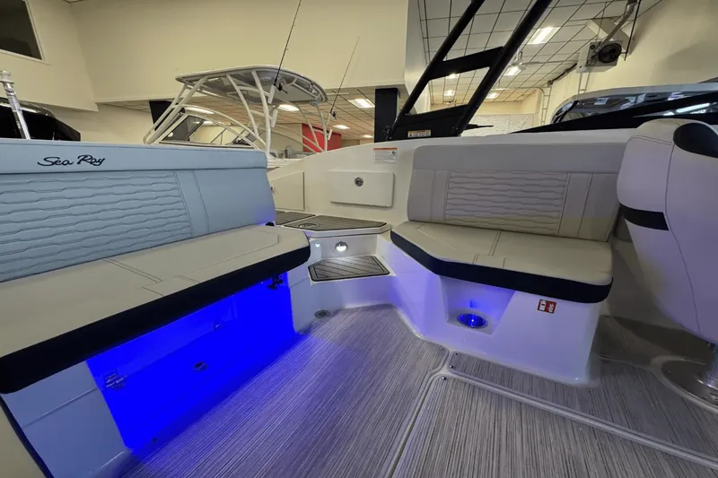 Slide: The Image of Sea Ray SPX 230 Outboard 2025 - 16