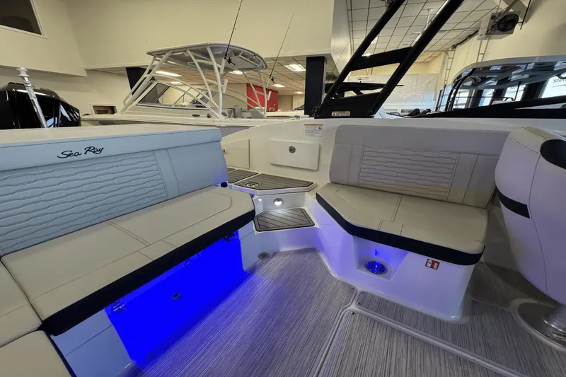 Slide: The Image of Sea Ray SPX 230 Outboard 2025 - 17