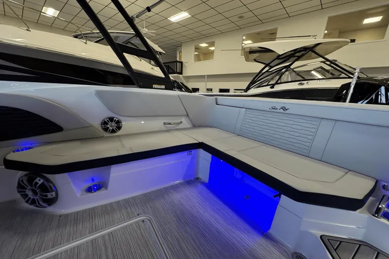 Slide: The Image of Sea Ray SPX 230 Outboard 2025 - 20