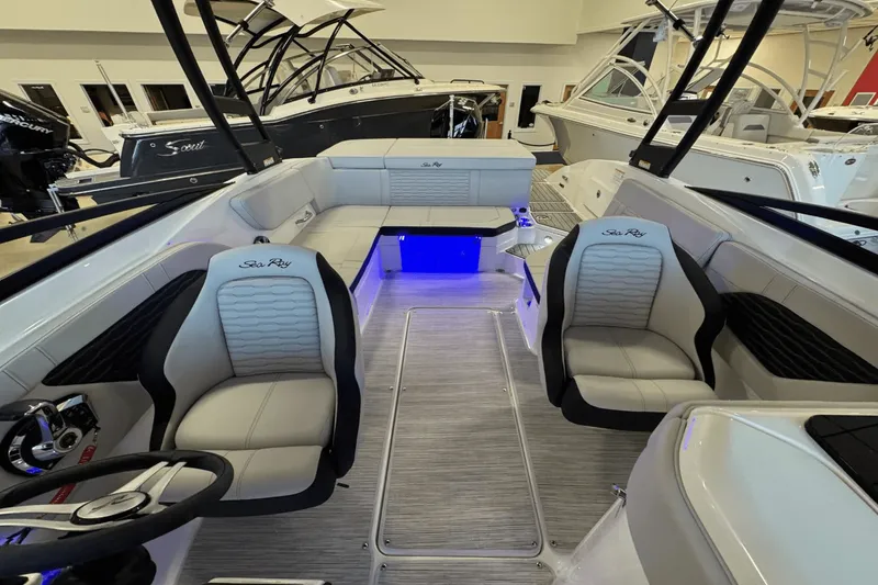 Slide: The Image of Sea Ray SPX 230 Outboard 2025 - 24