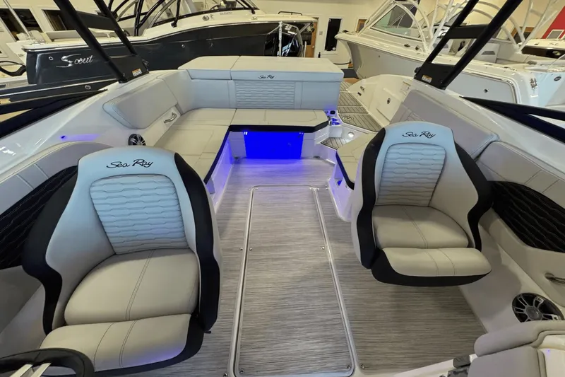 Slide: The Image of Sea Ray SPX 230 Outboard 2025 - 25