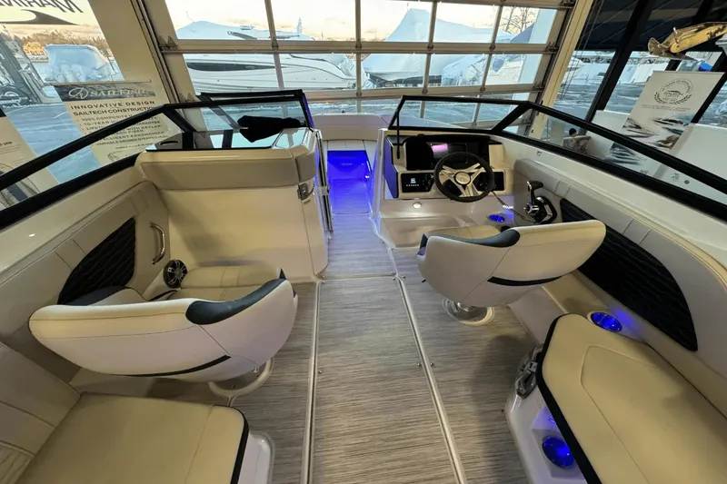 Slide: The Image of Sea Ray SPX 230 Outboard 2025 - 27