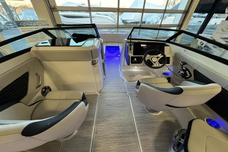 Slide: The Image of Sea Ray SPX 230 Outboard 2025 - 28