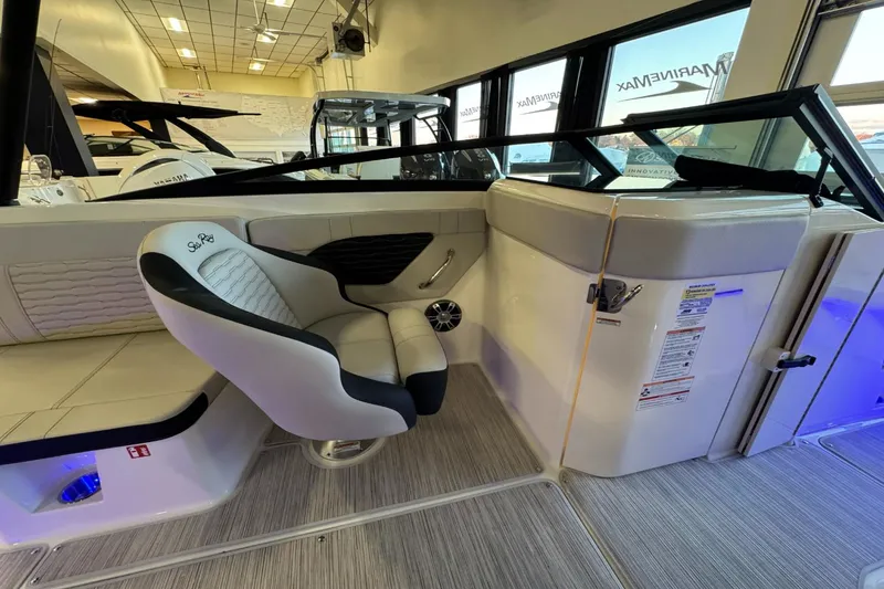 Slide: The Image of Sea Ray SPX 230 Outboard 2025 - 29