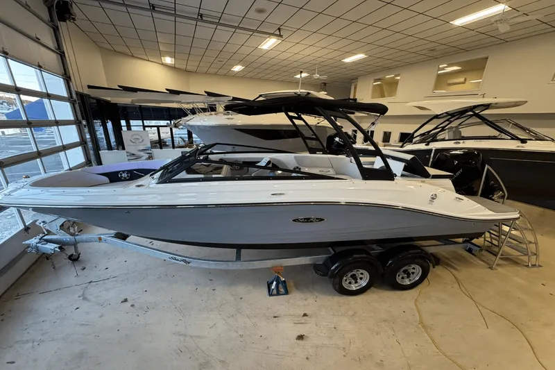 Slide: The Image of Sea Ray SPX 230 Outboard 2025 - 3