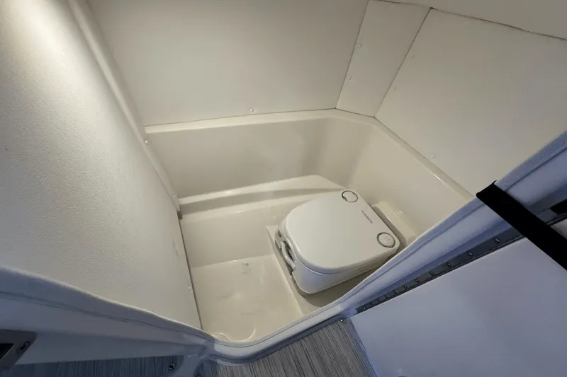 Slide: The Image of Sea Ray SPX 230 Outboard 2025 - 33