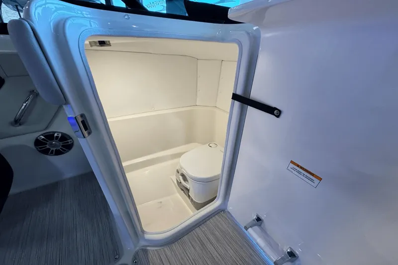 Slide: The Image of Sea Ray SPX 230 Outboard 2025 - 35