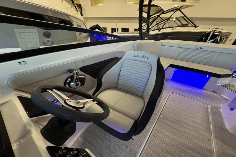 Slide: The Image of Sea Ray SPX 230 Outboard 2025 - 38