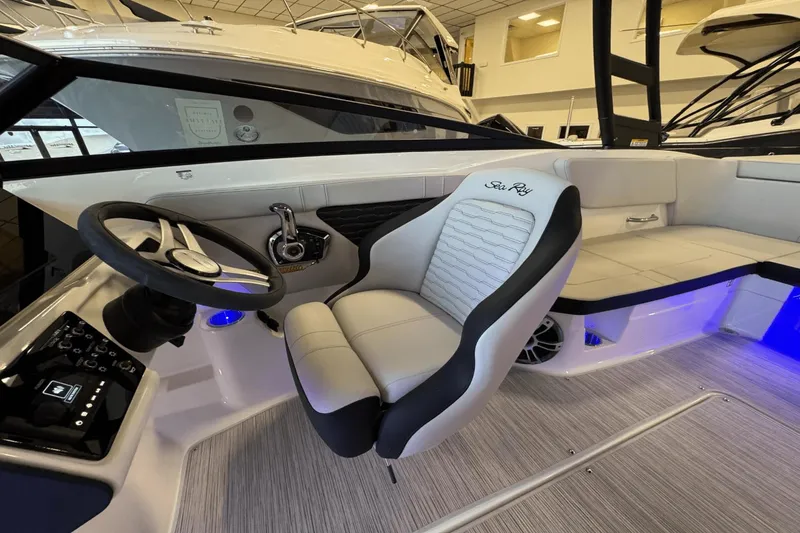 Slide: The Image of Sea Ray SPX 230 Outboard 2025 - 39