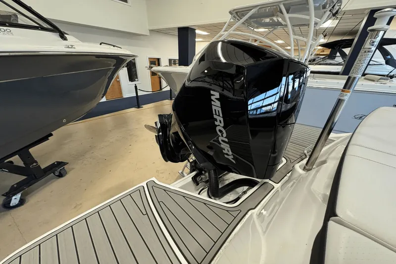 Slide: The Image of Sea Ray SPX 230 Outboard 2025 - 4