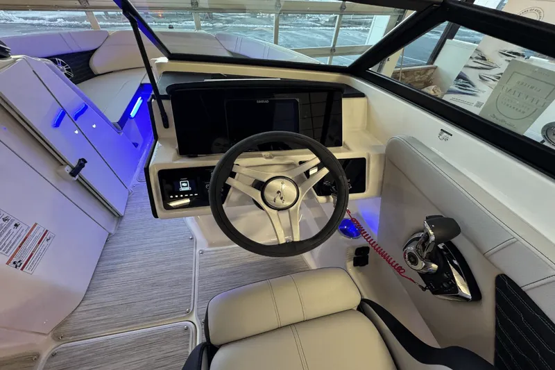 Slide: The Image of Sea Ray SPX 230 Outboard 2025 - 41