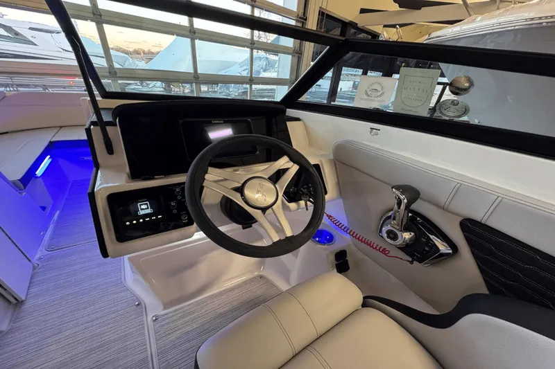 Slide: The Image of Sea Ray SPX 230 Outboard 2025 - 43