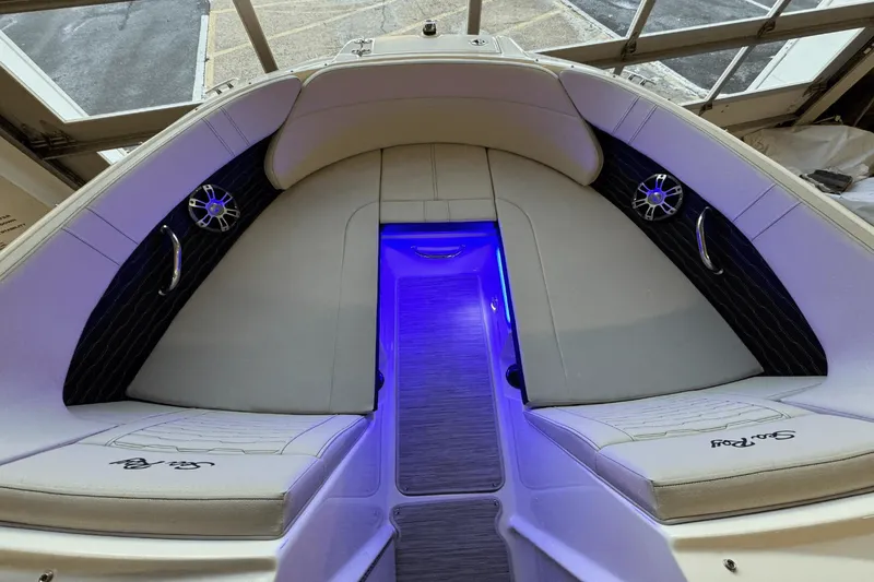 Slide: The Image of Sea Ray SPX 230 Outboard 2025 - 46