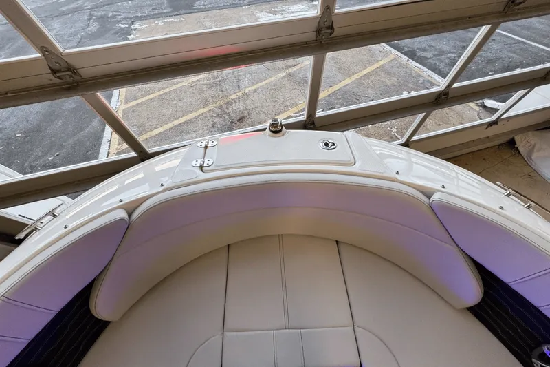 Slide: The Image of Sea Ray SPX 230 Outboard 2025 - 48