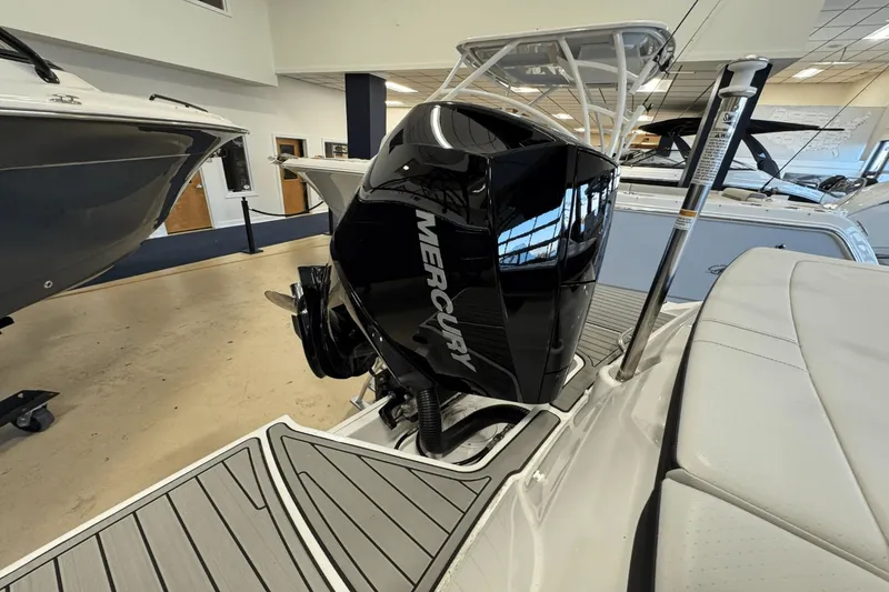 Slide: The Image of Sea Ray SPX 230 Outboard 2025 - 5