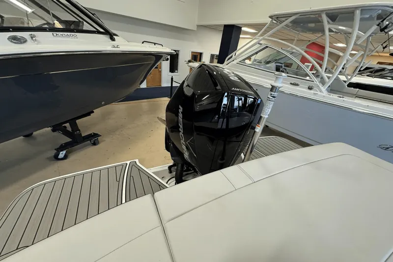 Slide: The Image of Sea Ray SPX 230 Outboard 2025 - 6