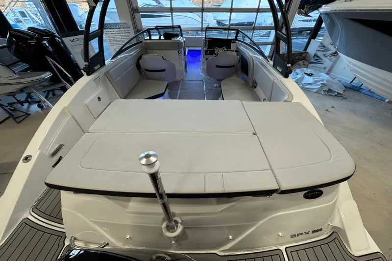 Slide: The Image of Sea Ray SPX 230 Outboard 2025 - 7