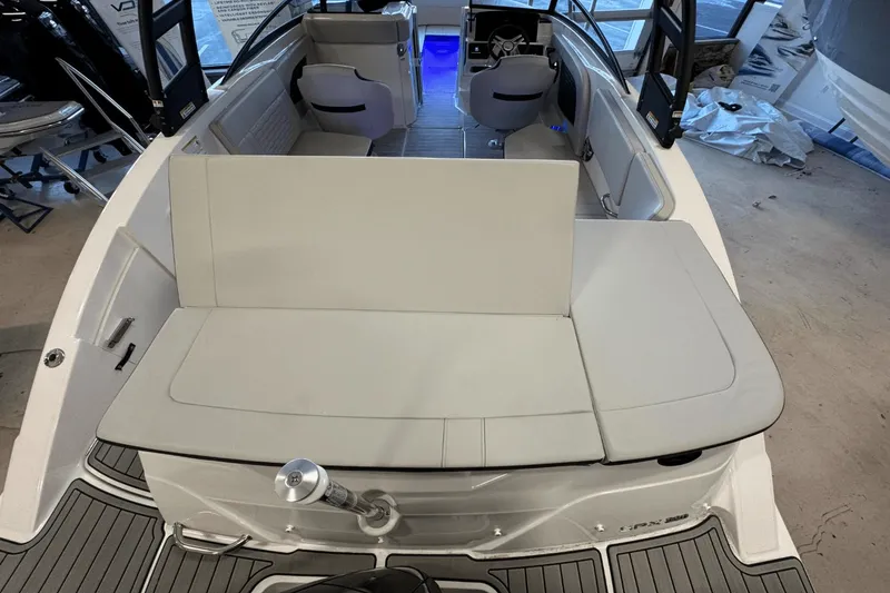 Slide: The Image of Sea Ray SPX 230 Outboard 2025 - 8