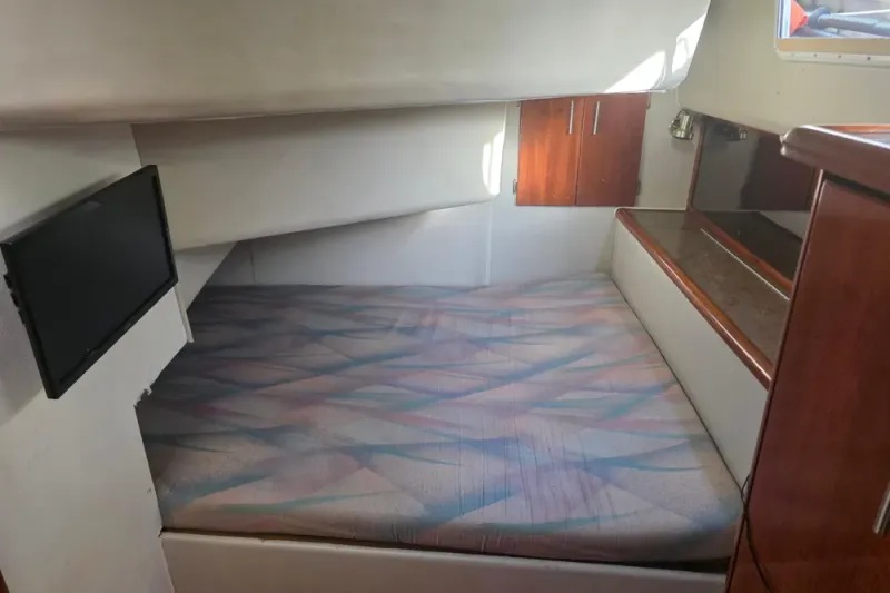 Slide: The Image of Bayliner 3888 Motoryacht 1990 - 10