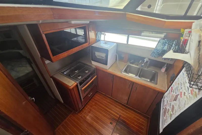 Slide: The Image of Bayliner 3888 Motoryacht 1990 - 14